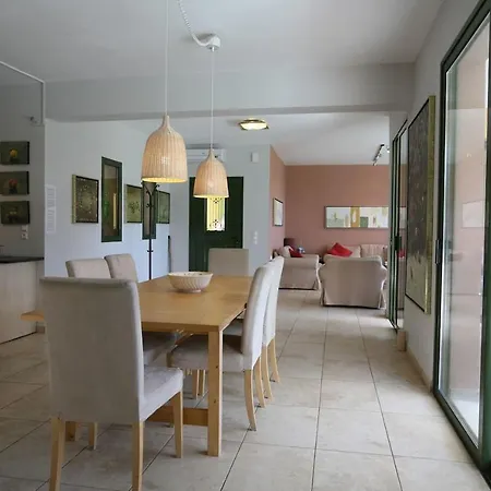 Lovely Open Plan Family In Kato *